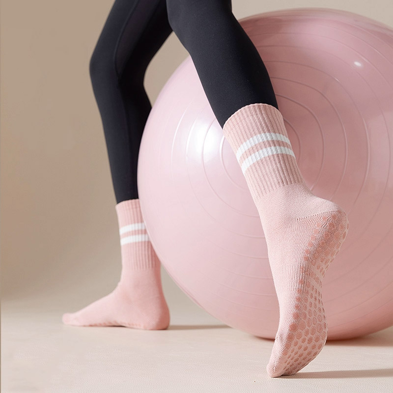 Non-slip socks-the invisible assistant in Pilates practice
