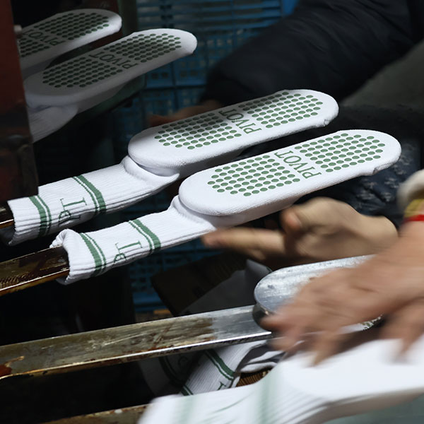 cusotm grip socks custom logo grip socks manufacturer
