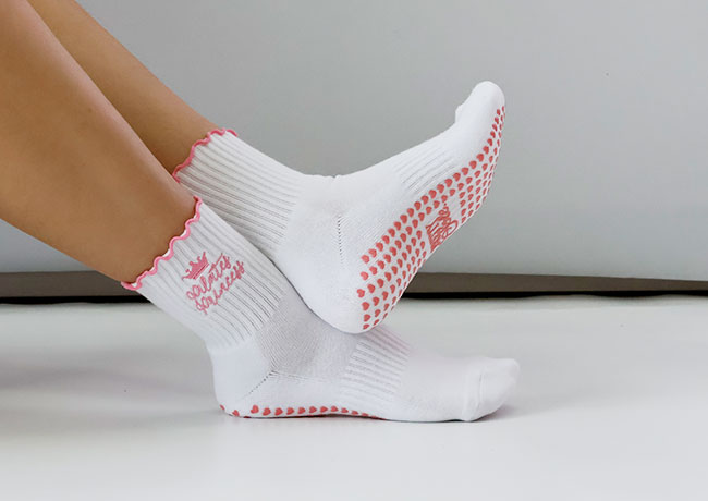 Low MOQ Custom Made Logo Anti Slip Socks CUSTOM GRIP SOCKS FOR YOGA PILATES
