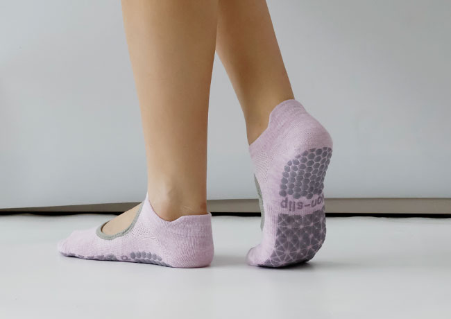custom grip socks for yoga pilates-1