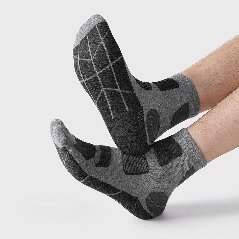 What Features Should a Good Hiking Socks Have?